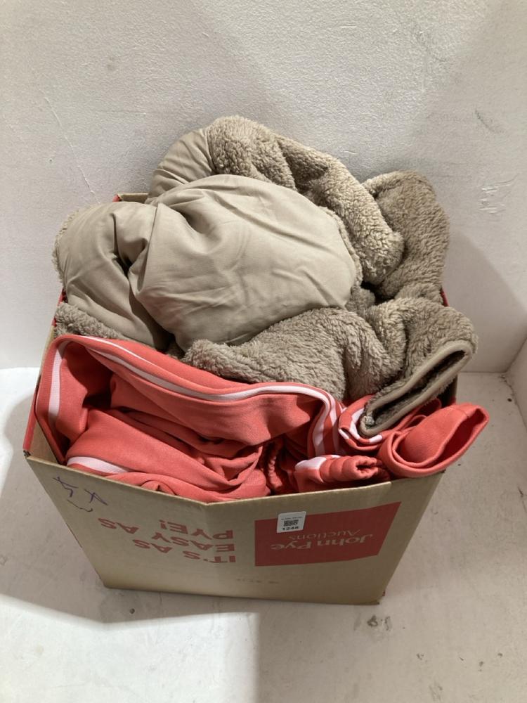 Lot 1248  
            Birmingham SR108 - Parcel Delivery Only 

                
5 X WOMENS CLOTHING TO INCLUDE UNDER ARMOUR PINK SHORTS SIZE 3XL