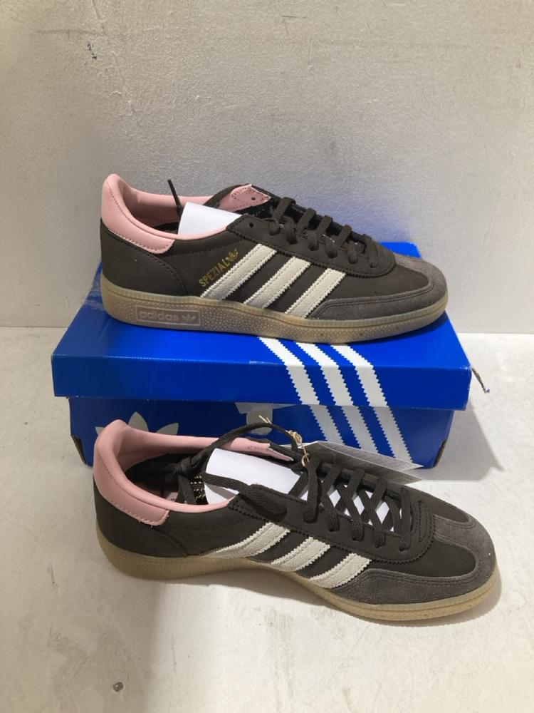Lot 1264  
            Birmingham SR108 - Parcel Delivery Only 

                
ADIDAS HANBALL SPEZIAL W TRAINERS SIZE 5