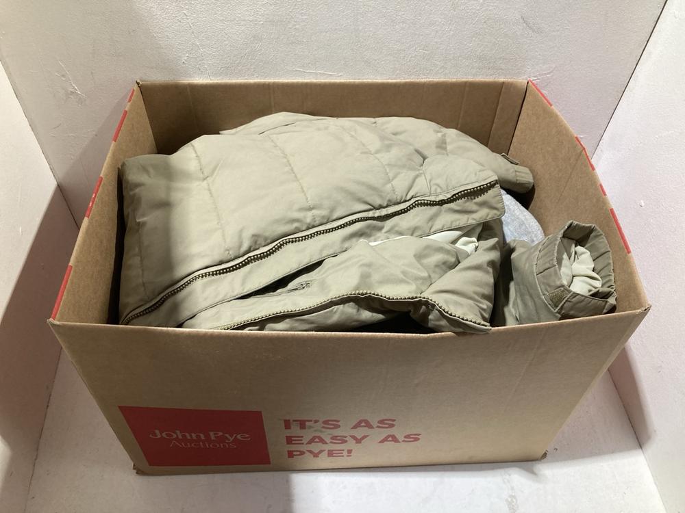 Lot 1278  
            Birmingham SR108 - Parcel Delivery Only 

                
BOX OF ITEMS TO INCLUDE PRETTY LITTLE THINGS BLACK PUFFER COAT SIZE S