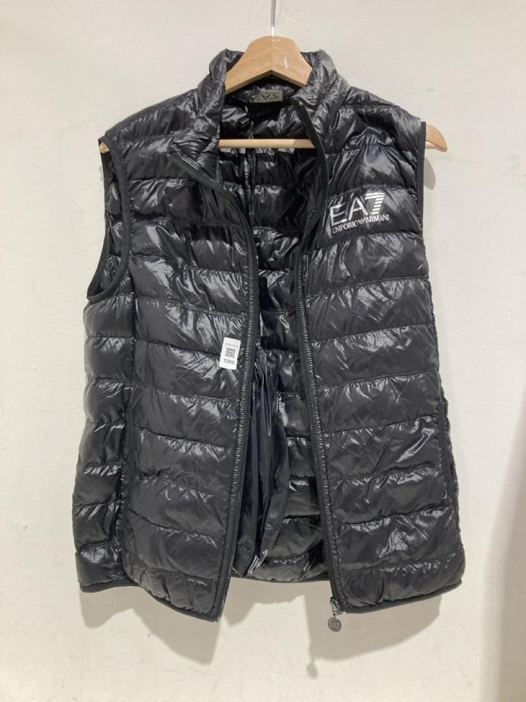 Lot 1300  
            Birmingham SR108 - Parcel Delivery Only 

                
2 X ITEMS TO INCLUDE EMPORIO ARMANI BODY WARMER SIZE UNKNOWN