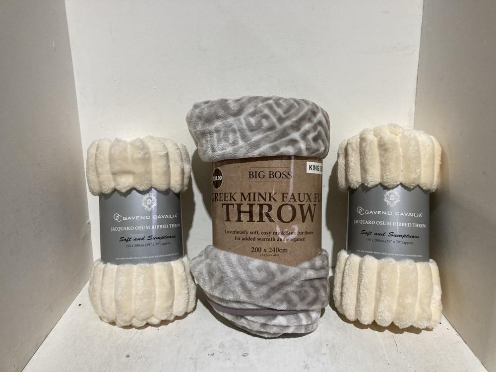 Lot 146  
            Birmingham SR108 - Parcel Delivery Only 

                
3 X BIG BOSS THROWS