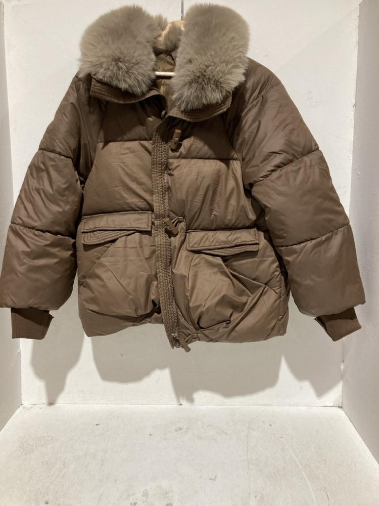 Lot 154  
            Birmingham SR108 - Parcel Delivery Only 

                
2 X COATS TO INCLUDE JIARENYIDIAN PADDED COAT SIZE L