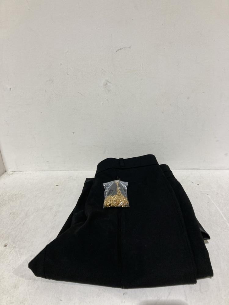 Lot 159  
            Birmingham SR108 - Parcel Delivery Only 

                
BOX OF WOMEN'S CLOTHING TO INCLUDE SLEEVELESS CARDIGAN SIZE UNKNOWN