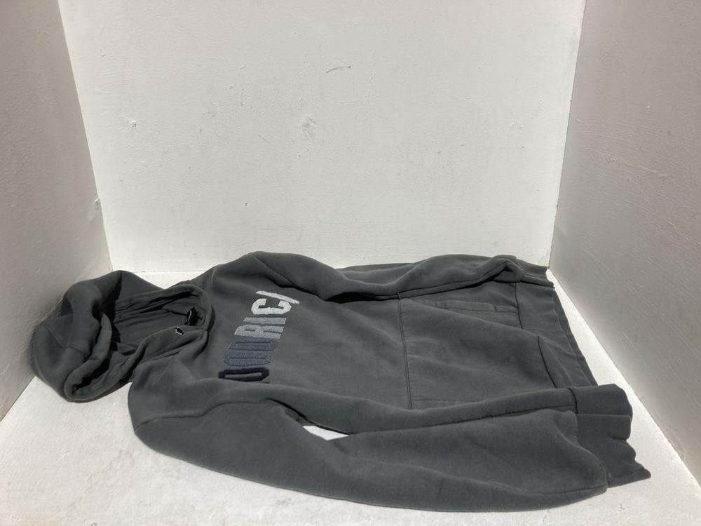 Lot 177  
            Birmingham SR108 - Parcel Delivery Only 

                
3 X MENS CLOTHING TO INCLUDE GREY HOODRICH HOODIE SIZE S