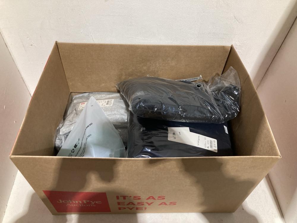 Lot 257  
            Birmingham SR108 - Parcel Delivery Only 

                
BOX OF ITEMS TO INCLUDE SWAT LONG SLEEVE FULL ZIP HOODIE BLACK SIZE XL