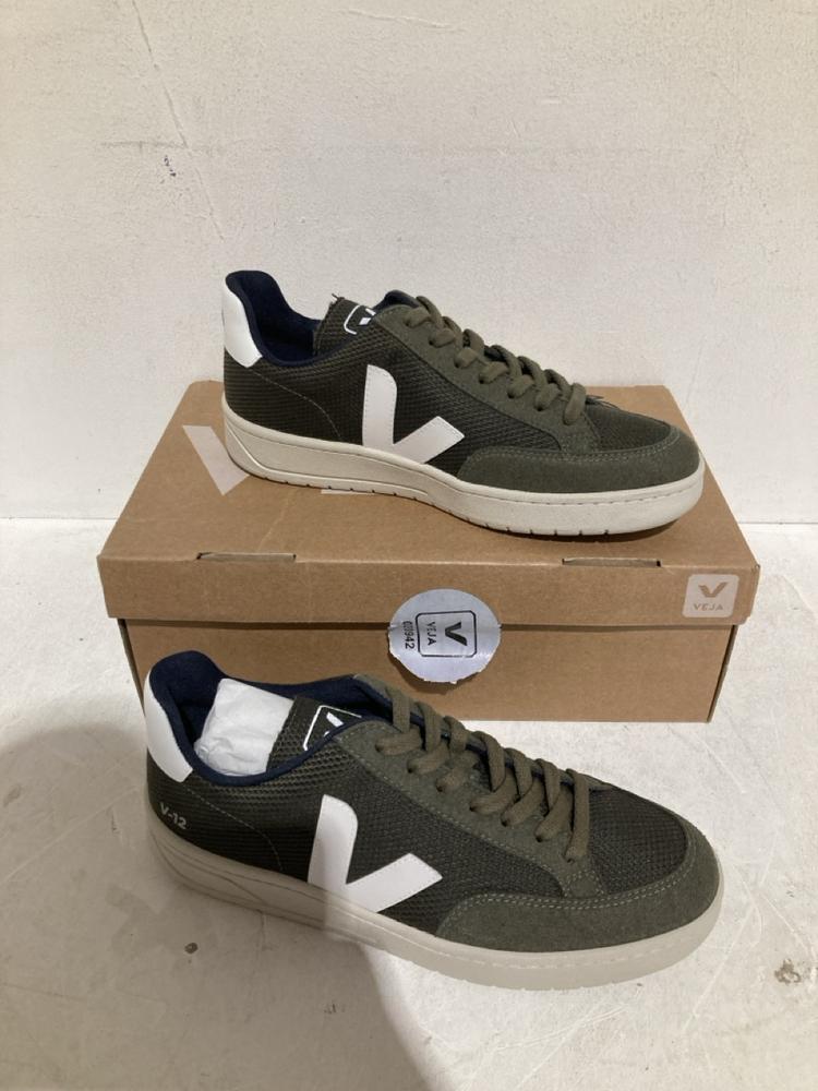 Lot 259  
            Birmingham SR108 - Parcel Delivery Only 

                
VEJA MESH OLIVE WHITE GREEN TRAINERS SIZE EU 41