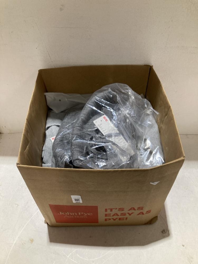 Lot 265  
            Birmingham SR108 - Parcel Delivery Only 

                
BOX OF ITEMS TO INCLUDE WOMENS WASHABLE KNITTED CABLE LONG TROUSERS SIZE UK XS