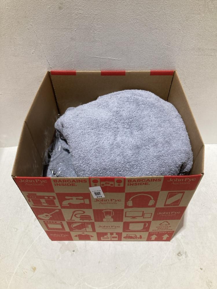 Lot 274  
            Birmingham SR108 - Parcel Delivery Only 

                
BOX GEEK LIGHT GREY BATH SHEETS