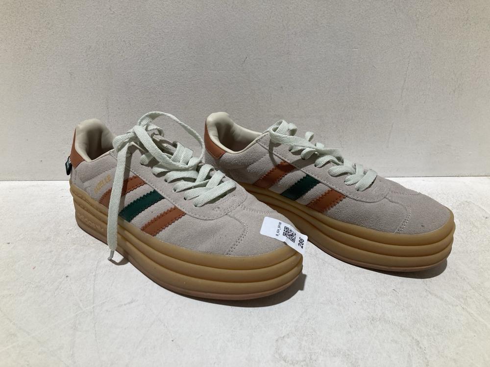 Lot 286  
            Birmingham SR108 - Parcel Delivery Only 

                
ADIDAS LA MARQUE AUX 3 BANDES TRAINERS SIZE 5
