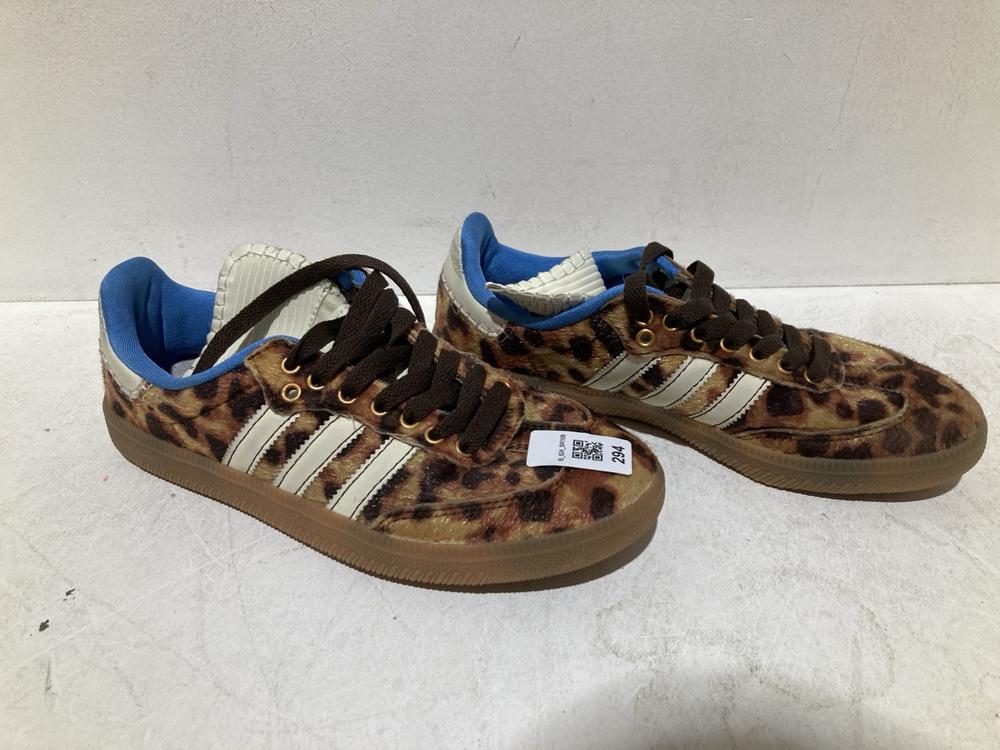 Lot 294  
            Birmingham SR108 - Parcel Delivery Only 

                
ADIDAS LADIES WALES BONNER TRAINERS NO SIZE GIVEN