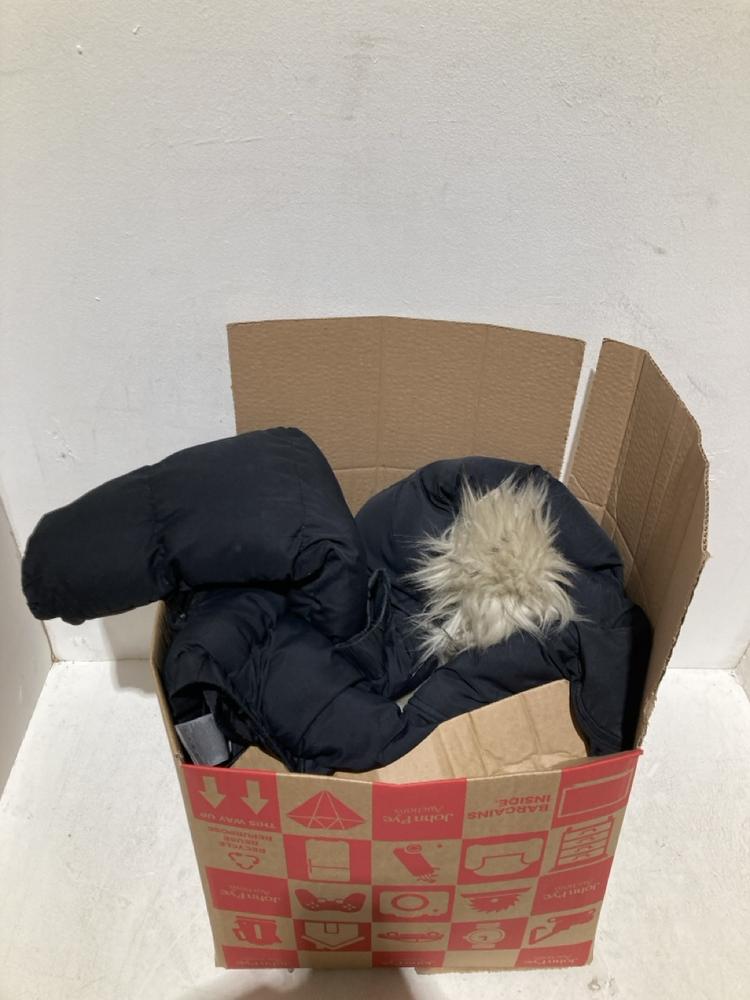 Lot 300  
            Birmingham SR108 - Parcel Delivery Only 

                
BOX OF ITEMS TO INCLUDE CLOSURE LONDON KIDS BLACK WINTER COAT SIZE 8