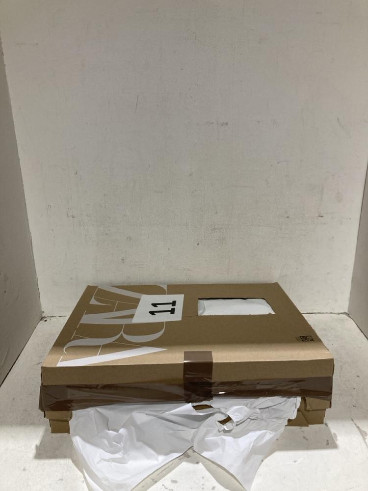 Lot 316  
            Birmingham SR108 - Parcel Delivery Only 

                
BOX OF CHILDRENS CLOTHING TO INCLUDE STITCH KIDS TRAINERS SIZE UK 34