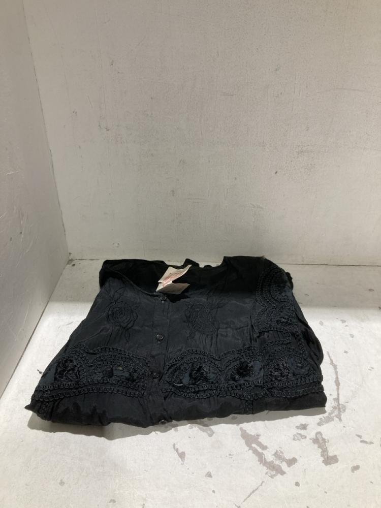 Lot 324  
            Birmingham SR108 - Parcel Delivery Only 

                
BOX OF ITEMS TO INCLUDE GREY ZIP UP JACKET SIZE S