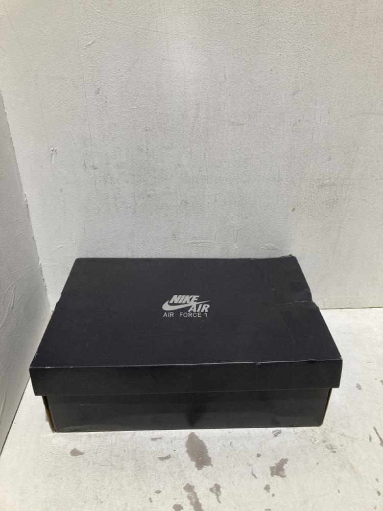 Lot 354  
            Birmingham SR108 - Parcel Delivery Only 

                
NIKE AIR FORCE 1 GREY & BLACK TRAINER SIZE UK 11