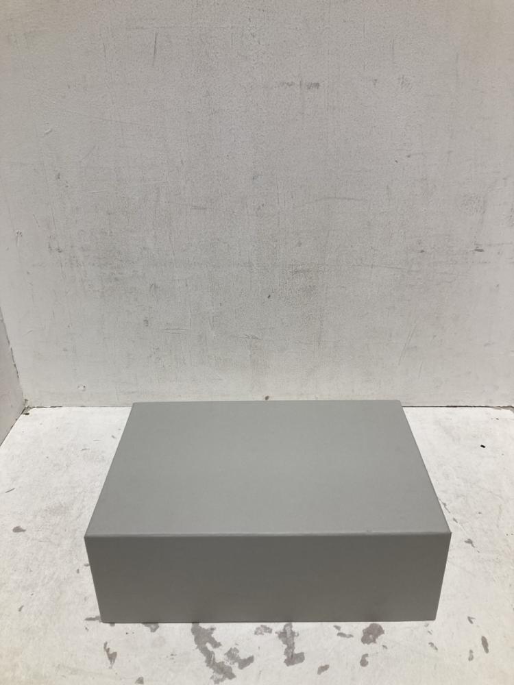 Lot 358  
            Birmingham SR108 - Parcel Delivery Only 

                
ARNE WHITE & GREY TRAINERS SIZE UK 8