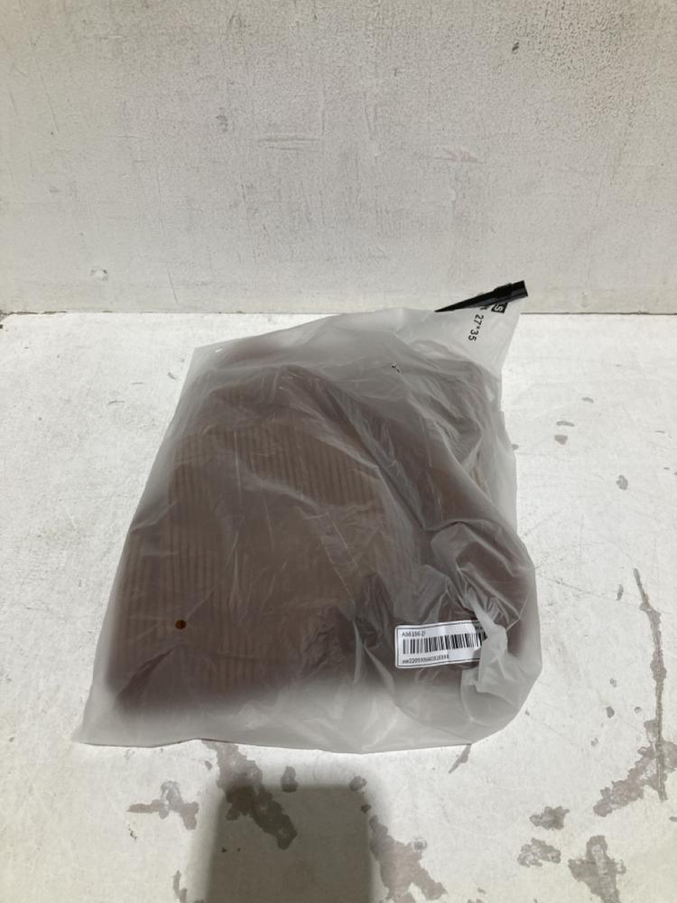 Lot 361  
            Birmingham SR108 - Parcel Delivery Only 

                
BOX OF ITEMS TO INCLUDE OASIS BLACK SPARKLY TOP NO SIZE GIVEN