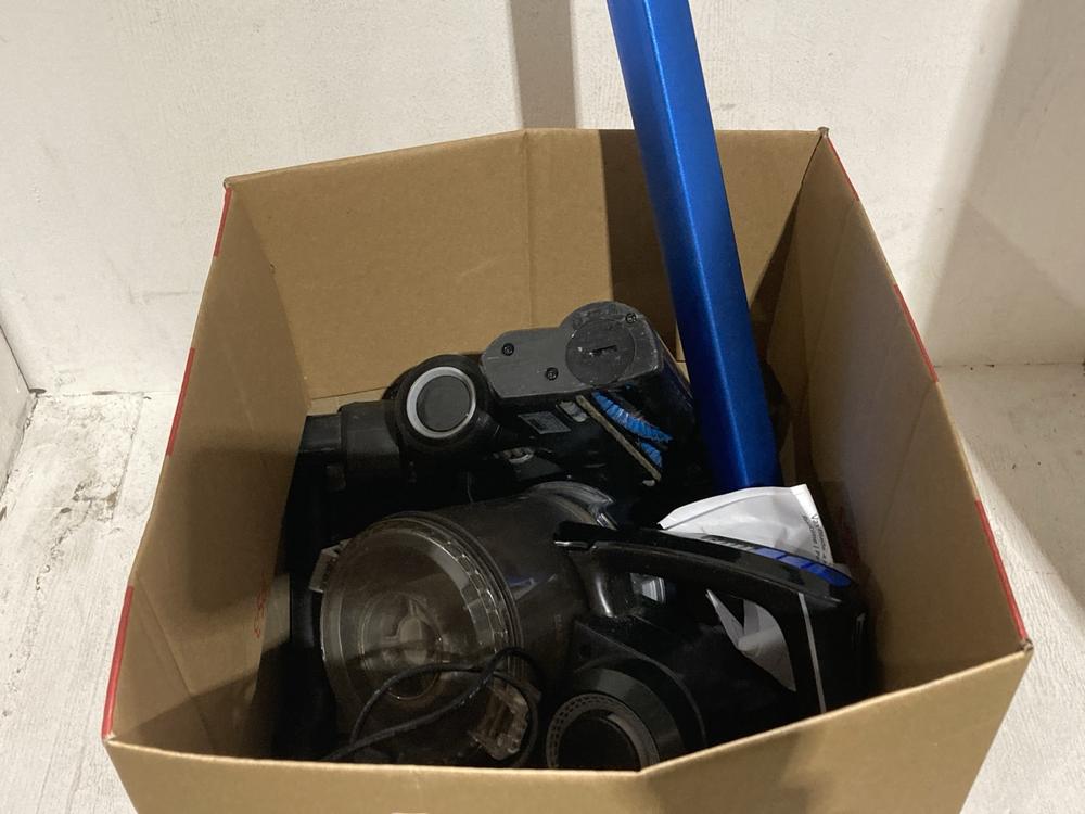 Lot 533  
            Birmingham SR108 - Parcel Delivery Only 

                
VAX BLADE 4 PET & CAR CORDLESS STICK VACUUM CLEANER