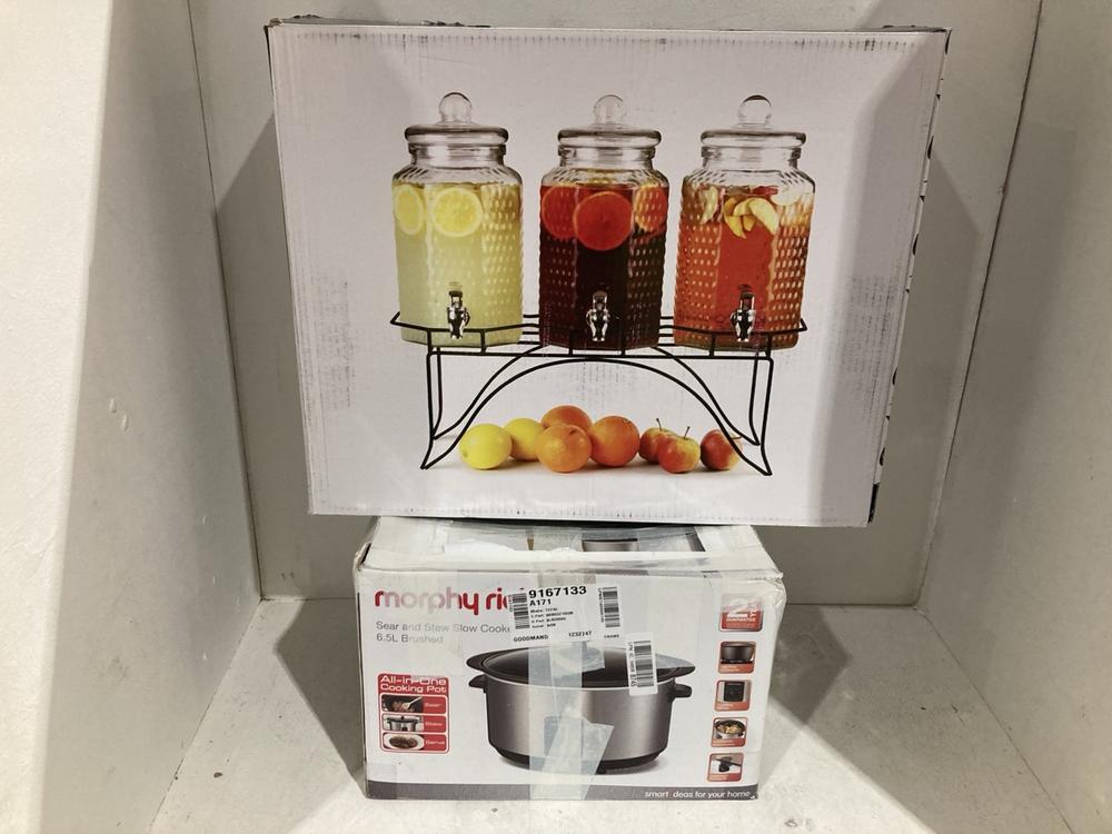 Lot 571  
            Birmingham SR108 - Parcel Delivery Only 

                
2 X ITEMS TO INCLUDE MORPHY RICHARDS SEAR & STEW SLOW COOKER