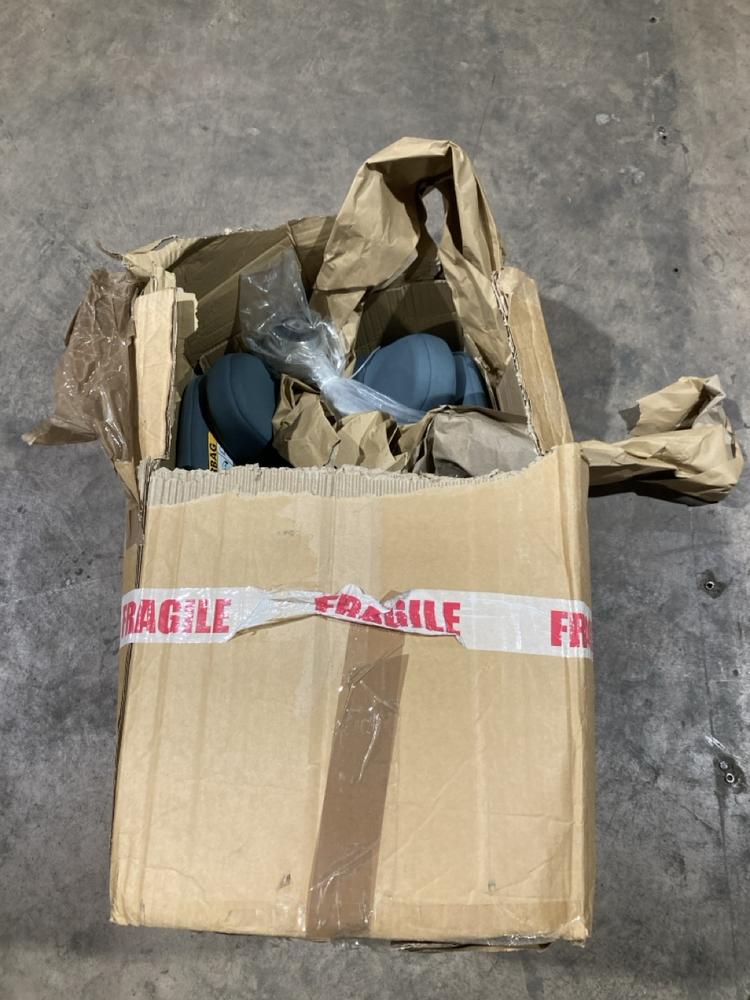 Lot 585  
            Birmingham SR108 - Parcel Delivery Only 

                
MAXI COSI MICO 360S CAR SEAT