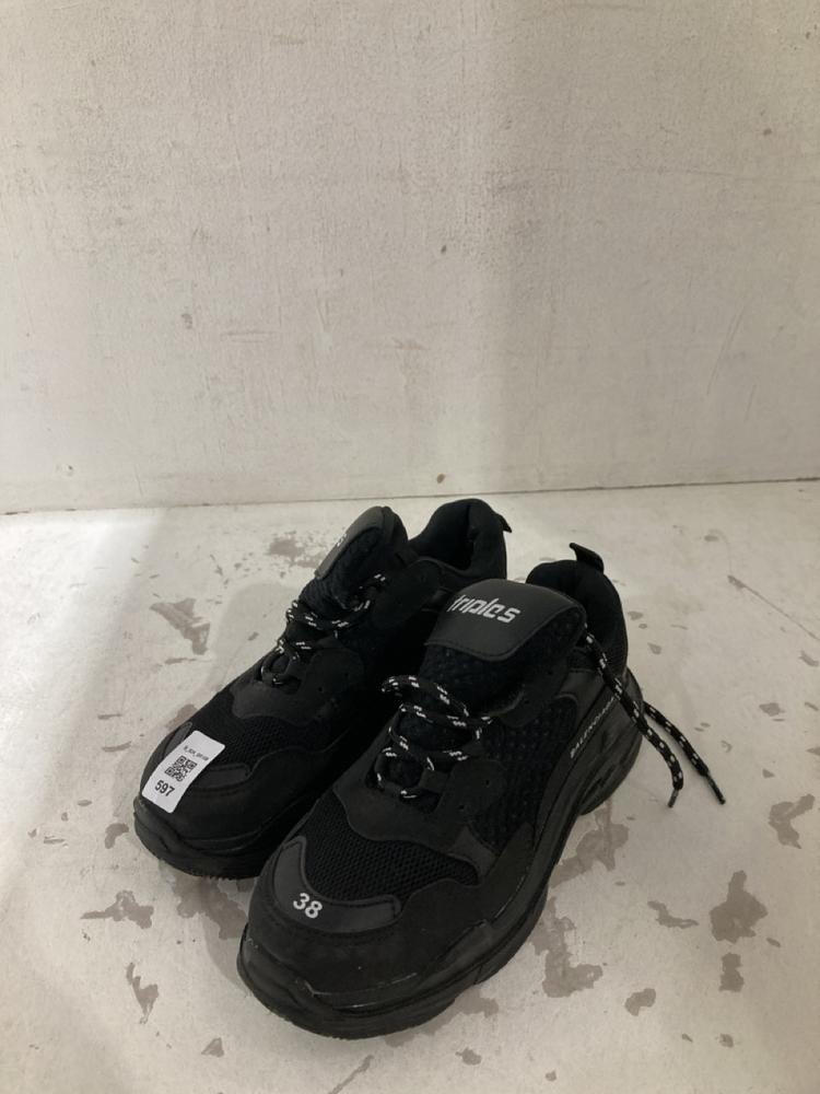 Lot 597  
            Birmingham SR108 - Parcel Delivery Only 

                
TRIPLE S BLACK TRAINERS SIZE EU 38