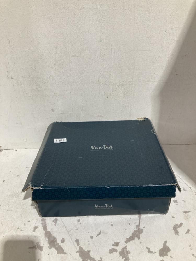 Lot 602  
            Birmingham SR108 - Parcel Delivery Only 

                
VAN DAL BLACK LADIES ANKLE BOOTS NO SIZE GIVEN