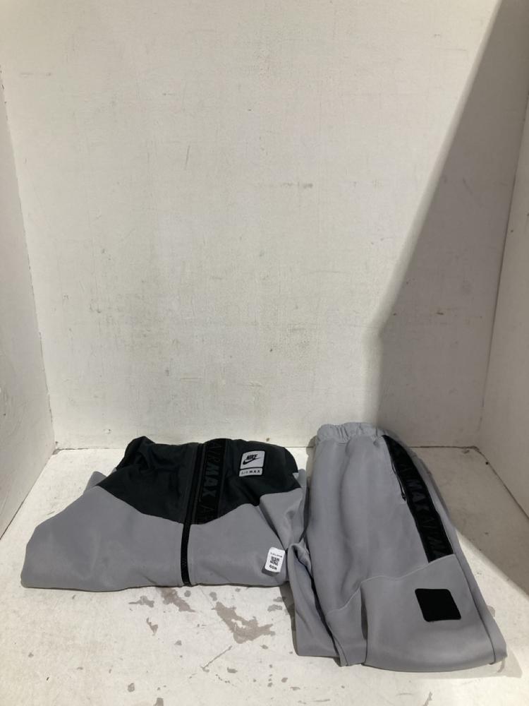 Lot 608  
            Birmingham SR108 - Parcel Delivery Only 

                
NIKE AIR MAX OUTFIT SIZE UK XL
