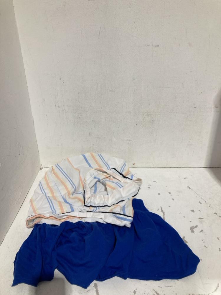 Lot 612  
            Birmingham SR108 - Parcel Delivery Only 

                
BOX OF KIDS CLOTHING TO INCLUDE MULTI COLOURED SHOES SIZE UK 12