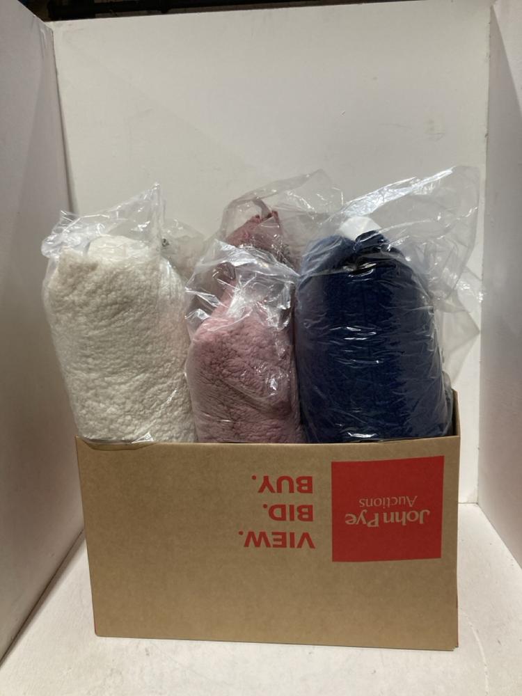 Lot 617  
            Birmingham SR108 - Parcel Delivery Only 

                
BOX OF ITEMS TO INCLUDE PINK FLUFFY LONG CUSHION