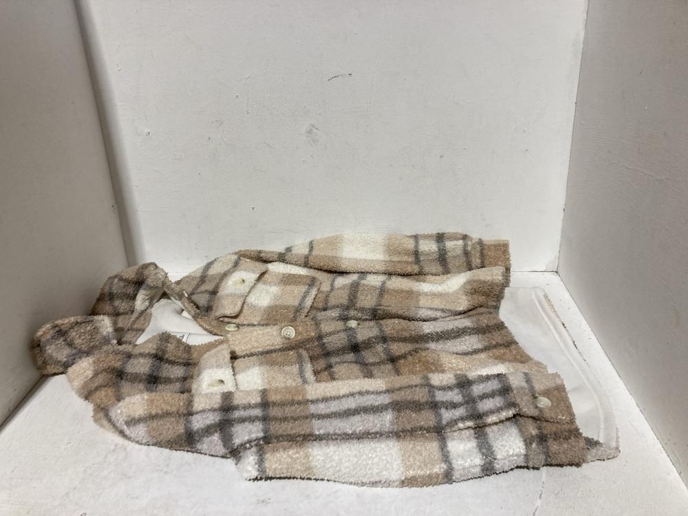 Lot 621  
            Birmingham SR108 - Parcel Delivery Only 

                
BOX OF ITEMS TO INCLUDE ABERCROMBIE & FITCH WOOLY COAT SIZE S