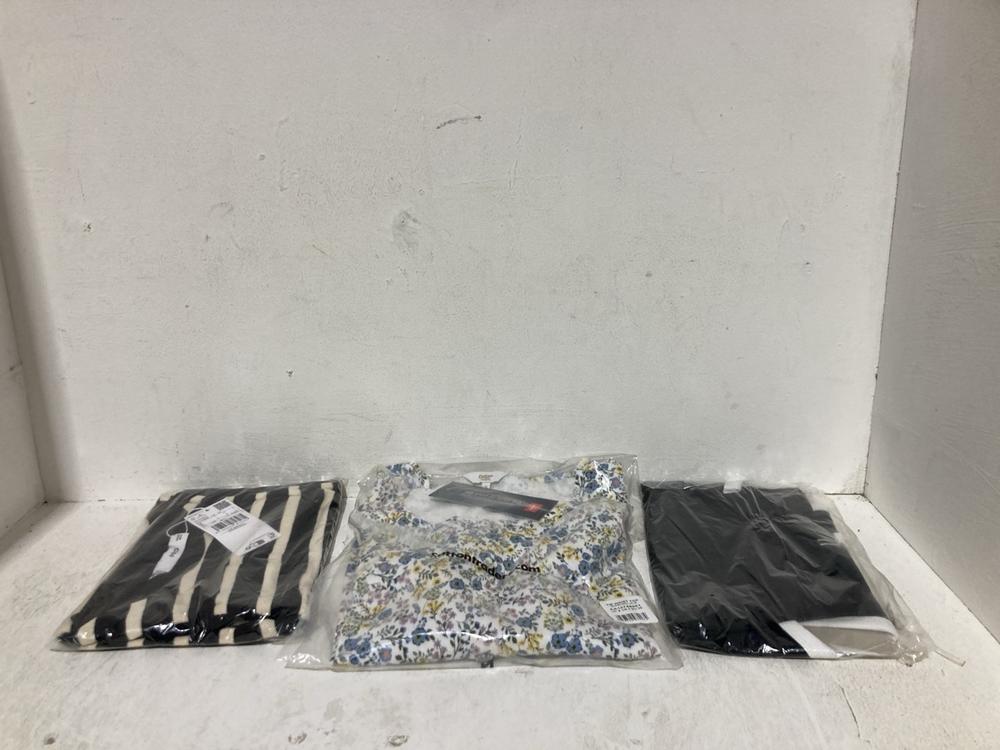 Lot 622  
            Birmingham SR108 - Parcel Delivery Only 

                
BOX OF ITEMS TO INCLUDE RIB LONG SLEEVE SCOOP TOP FIG SIZE UK 26-28