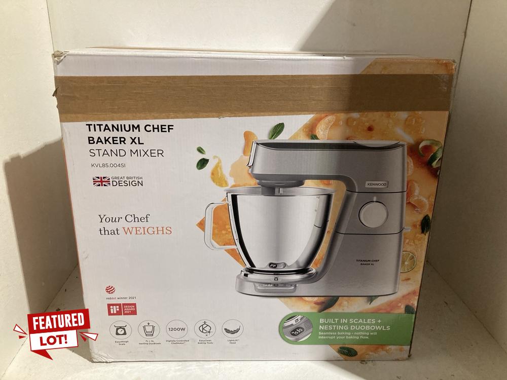Lot 62  
            Birmingham SR108 - Parcel Delivery Only 

                
KENWOOD TITANIUM CHEF BAKER STAND MIXER ORIGINAL ORIGINAL RRP £479.00