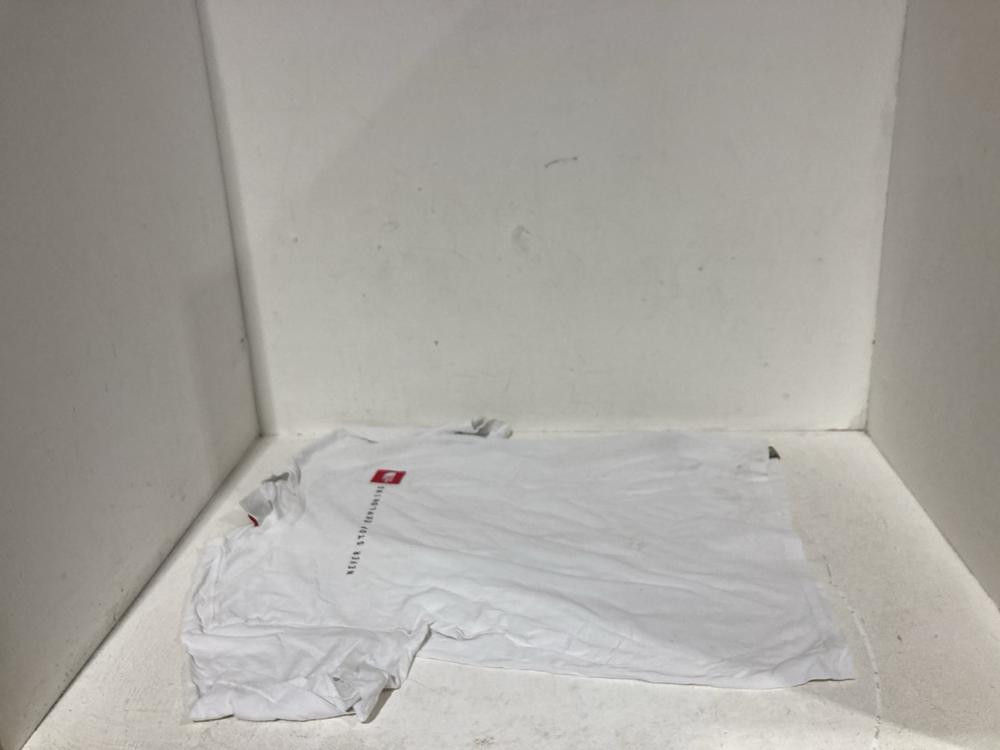 Lot 641  
            Birmingham SR108 - Parcel Delivery Only 

                
3 X ITEMS TO INCLUDE CALVIN KLEIN PLAIN WHITE T SHIRT SIZE M