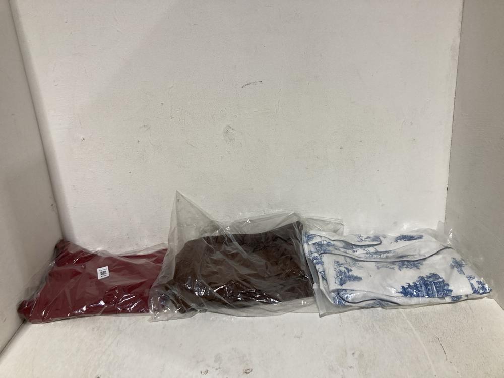 Lot 644  
            Birmingham SR108 - Parcel Delivery Only 

                
3 X ITEMS TO INCLUDE WOMENS HENLEY NECK LONG SLEEVE T SHIRT SIZE S