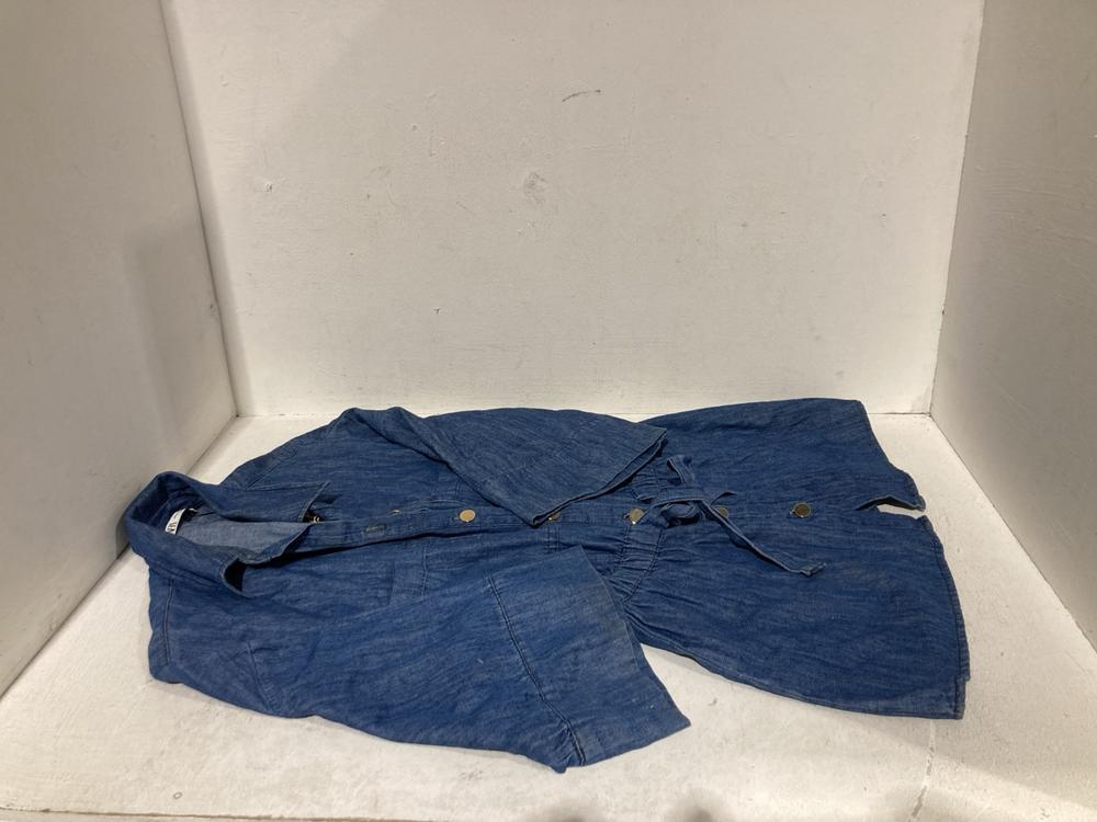 Lot 650  
            Birmingham SR108 - Parcel Delivery Only 

                
2 X ITEMS TO INCLUDE DENIM BLACK JEANS SIZE UK L