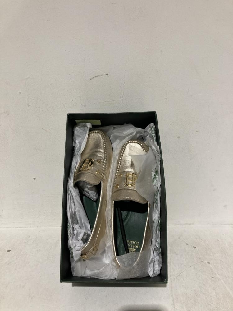 Lot 652  
            Birmingham SR108 - Parcel Delivery Only 

                
OFFICE ROSE CLOSED TOE BUNNY SLIPPERS SIZE UK 7-8