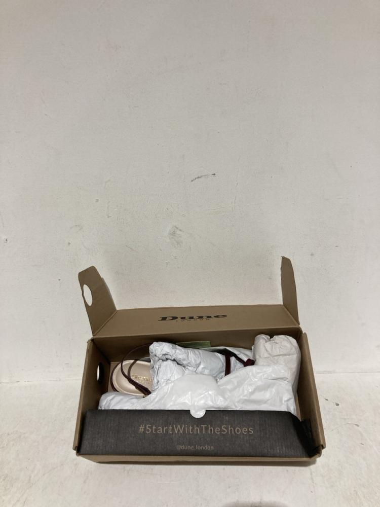 Lot 653  
            Birmingham SR108 - Parcel Delivery Only 

                
DUNE LONDON BURGUNDY LEATHER SQUARE TOE SLINGBACK SIZE 5