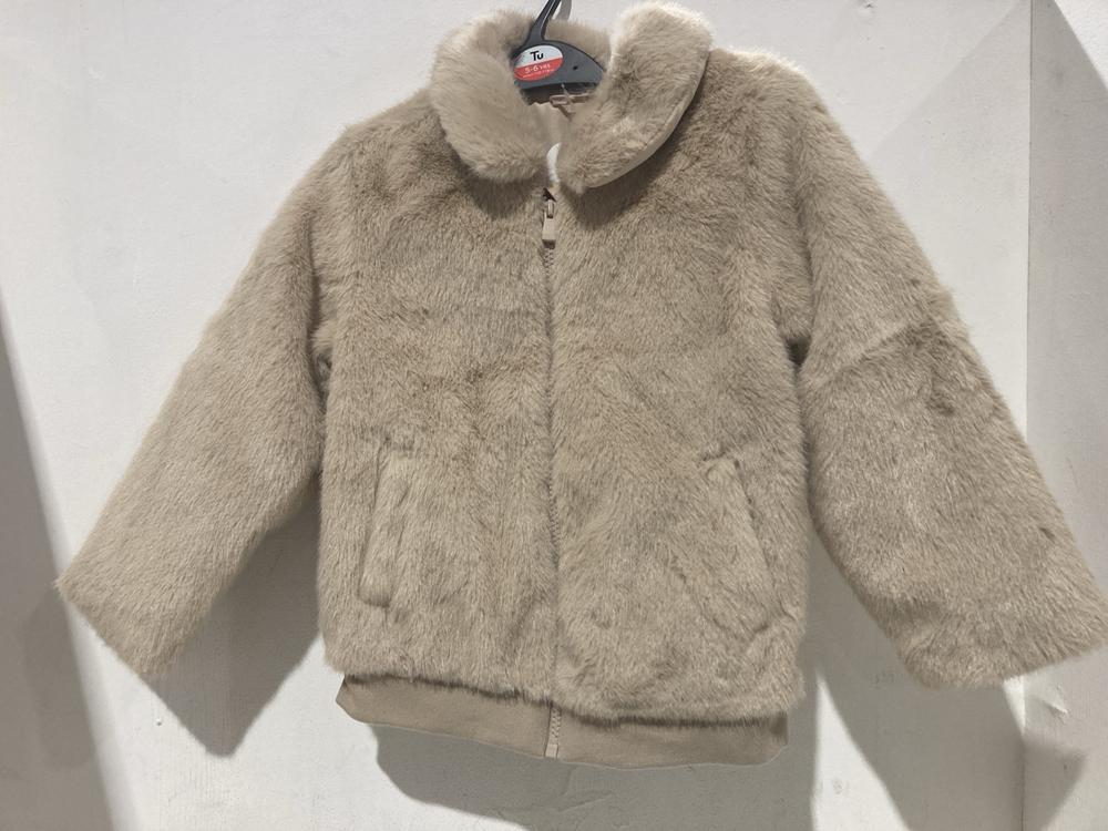 Lot 674  
            Birmingham SR108 - Parcel Delivery Only 

                
BOX OF ITEMS TO INCLUDE MAGAZINE BLACK PUFFER WINTER COAT SIZE M