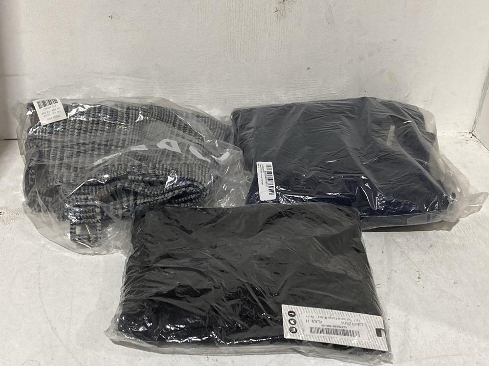 Lot 676  
            Birmingham SR108 - Parcel Delivery Only 

                
BOX OF ITEMS TO INCLUDE PRETTY LITTLE THINGS BURGUNDY DRESS