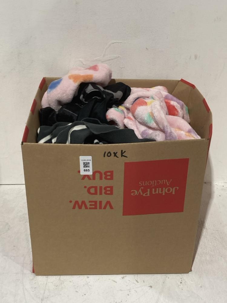 Lot 685  
            Birmingham SR108 - Parcel Delivery Only 

                
10 X KIDS CLOTHING TO INCLUDE STAR WARS DARTH VADER FULL OUT FIT 3+