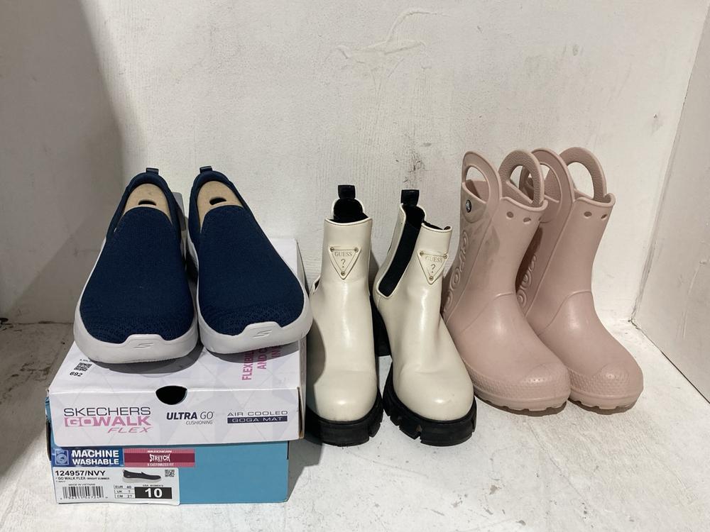Lot 692  
            Birmingham SR108 - Parcel Delivery Only 

                
3 X ITEMS TO INCLUDE CROCS PINK WELLIES SIZE J2