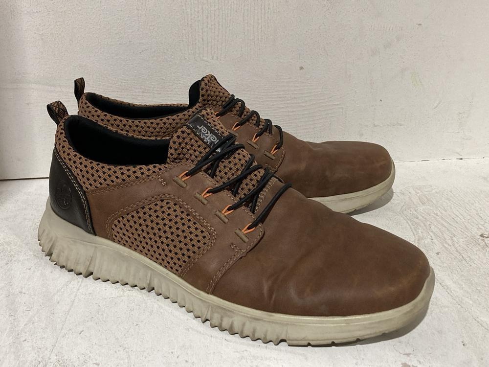 Lot 707  
            Birmingham SR108 - Parcel Delivery Only 

                
BOX OF ITEMS TO INCLUDE BROWN SLIPPERS SIZE 42