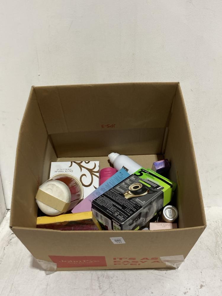 Lot 727  
            Birmingham SR108 - Parcel Delivery Only 

                
BOX OF ITEMS TO INCLUDE GILLETTE LABS SHAVER WITH TRAVEL CASE
