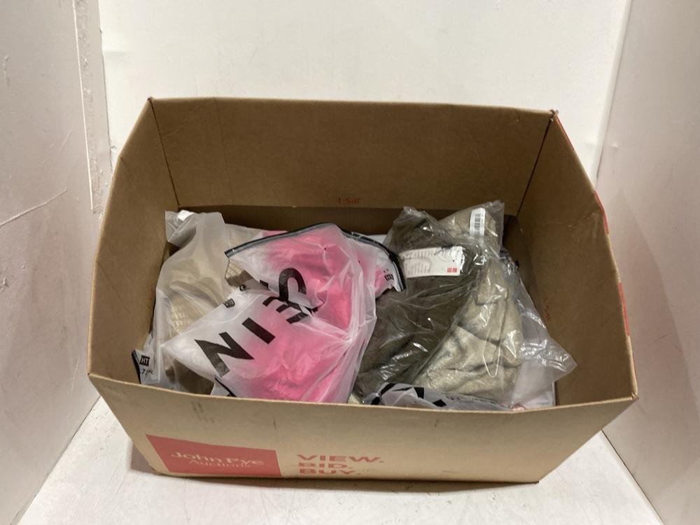 Lot 728  
            Birmingham SR108 - Parcel Delivery Only 

                
BOX OF ITEMS TO INCLUDE CREAM JUMPER SIZE L