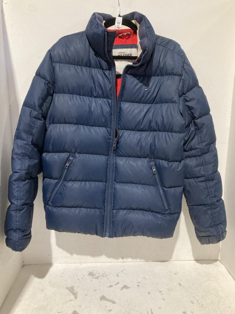 Lot 92  
            Birmingham SR108 - Parcel Delivery Only 

                
TOMMY HILFIGER NAVY PADDED COAT SIZE M