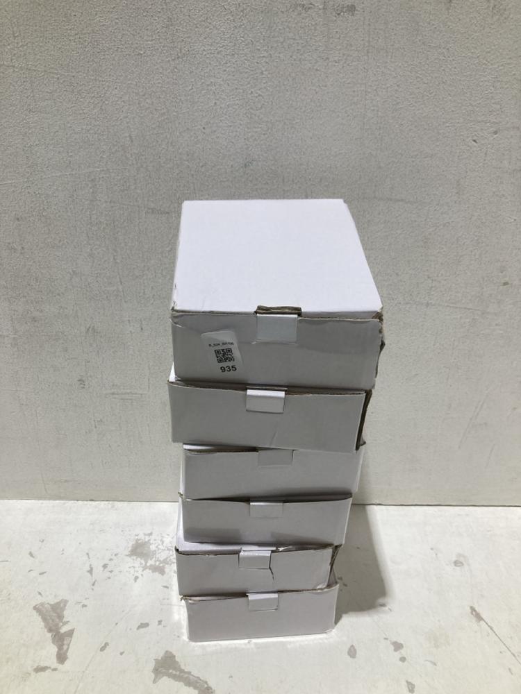 Lot 935  
            Birmingham SR108 - Parcel Delivery Only 

                
6 X MATT BLACK DOOR HANDLES