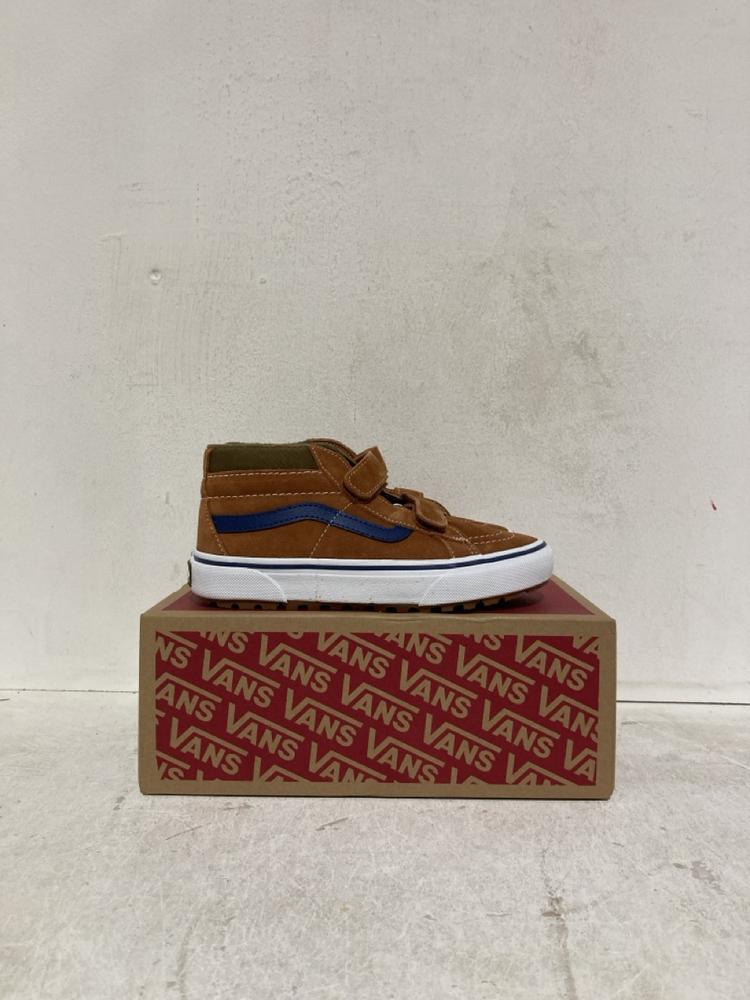 Lot 1004  
            Birmingham SR107 - Parcel Delivery Only 

                
VANS MTE SK8-MID REISSUE V BROWN TRAINER BOOT SIZE 1.5 KIDS