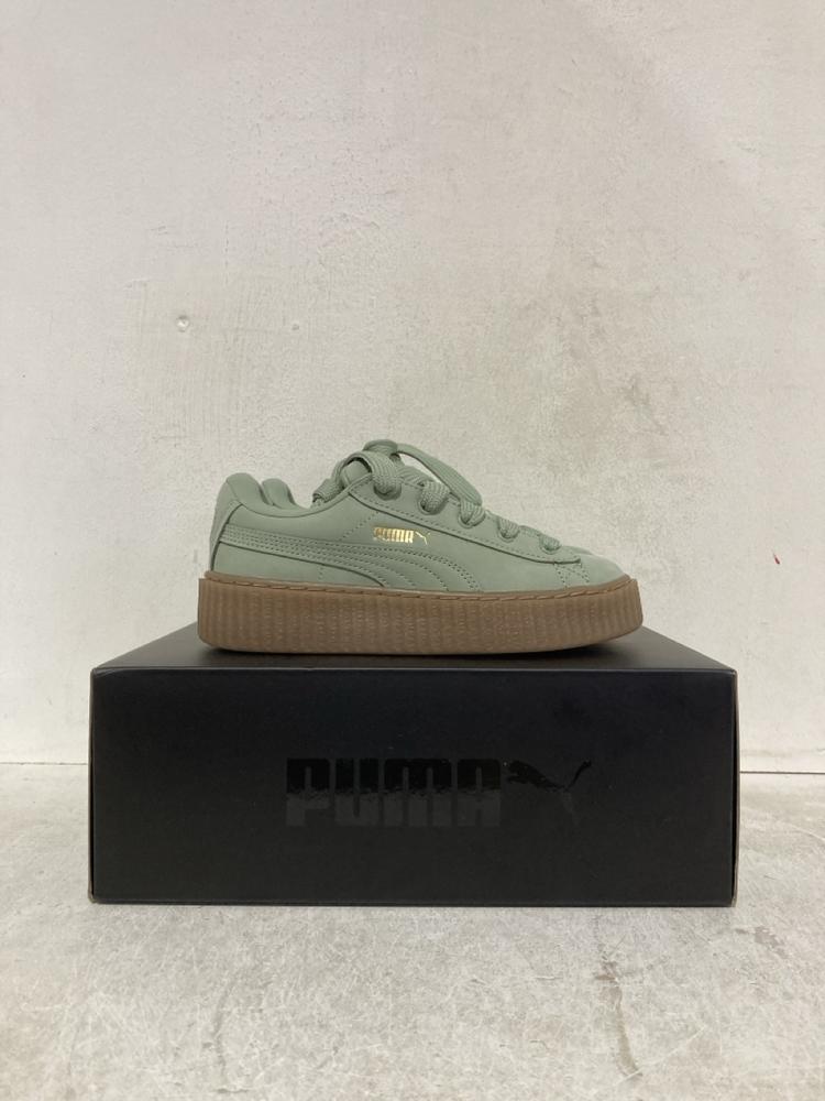 Lot 1013  
            Birmingham SR107 - Parcel Delivery Only 

                
FENTY X PUMA CREEPER PHATTY NUBUCK GREEN SIZE 3