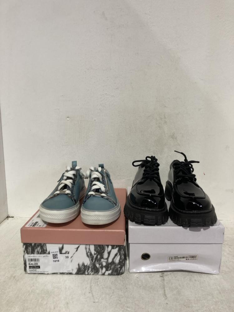 Lot 1019  
            Birmingham SR107 - Parcel Delivery Only 

                
ASSORTED WOMEN'S FOOTWEAR TO INCLUDE MODA BELIZE LIGHT BLUE LEATHER TRAINER WITH ...
