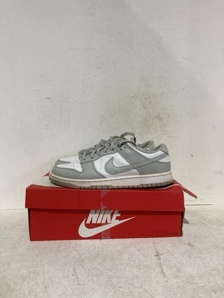 Lot 1021  
            Birmingham SR107 - Parcel Delivery Only 

                
NIKE DUNKS LOW RETRO WHITE/GREY SIZE 9