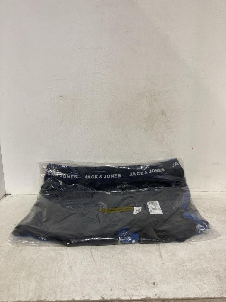 Lot 1027  
            Birmingham SR107 - Parcel Delivery Only 

                
JACK JONES JAC DEXTER TRUNKS PACK OF 7 SIZE XXXXXL (5XL)